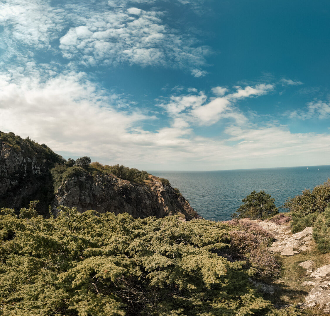 Kullaberg Naturreservat, in der nähe des Leuchtturms Kullens fyr, Keramikindustrie, an den Klippen , Blick auf das Meer