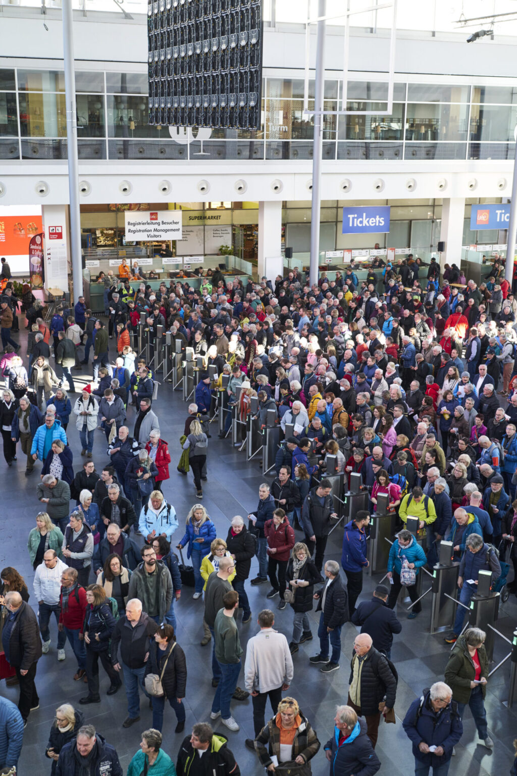 Eröffnung, Eingang Ost, f.re.e, free,